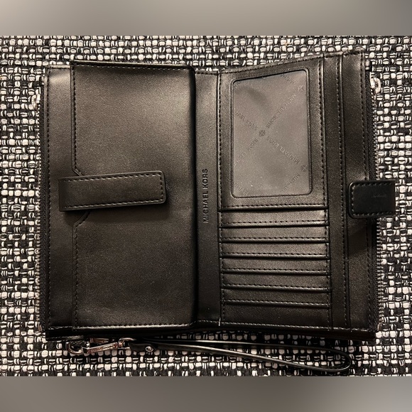 Michael Kors Logo Jet Set Double-Zip Wristlet - Picture 5 of 6